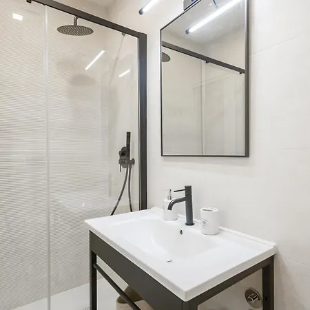 Nina's House - Monti Residences Apartament